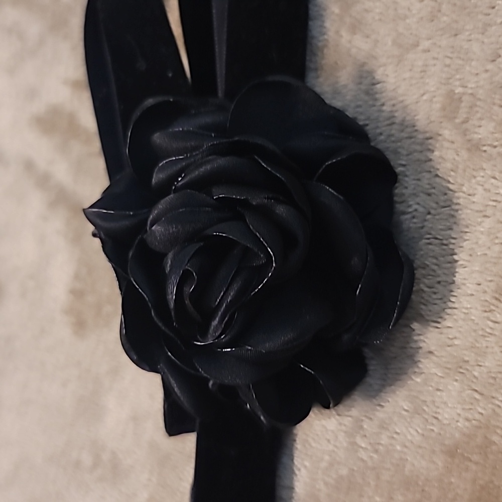 3D Rose Accessory - Picture 3 of 4